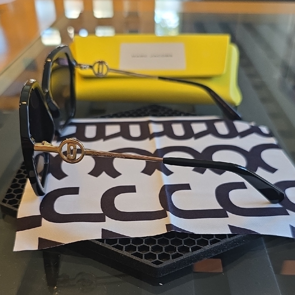 NWT Marc Jacobs Black Geometric Sunglasses - Picture 9 of 13